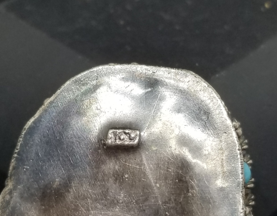 KABARTMA İŞÇİLİKLİ ÇARIK FORMUNDA YAPILMIŞ ANTİKA GÜMÜŞ BİBLO