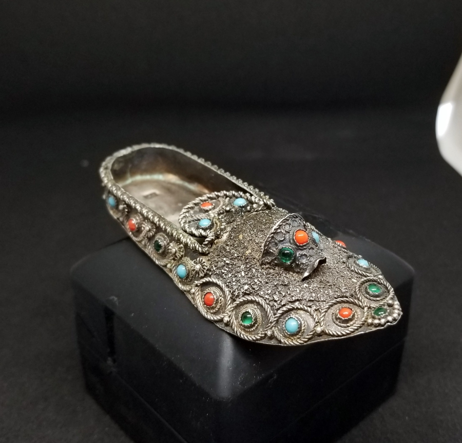 KABARTMA İŞÇİLİKLİ ÇARIK FORMUNDA YAPILMIŞ ANTİKA GÜMÜŞ BİBLO