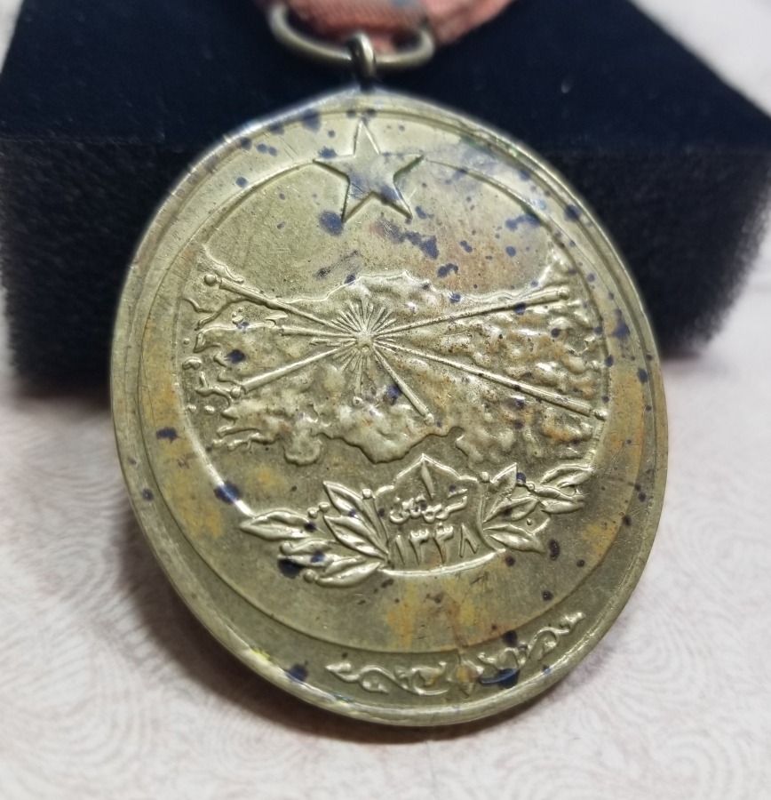 ORİJİNAL KURDELASIYLA ESKİ YAZI İSTİKLAL SAVAŞI MADALYASI