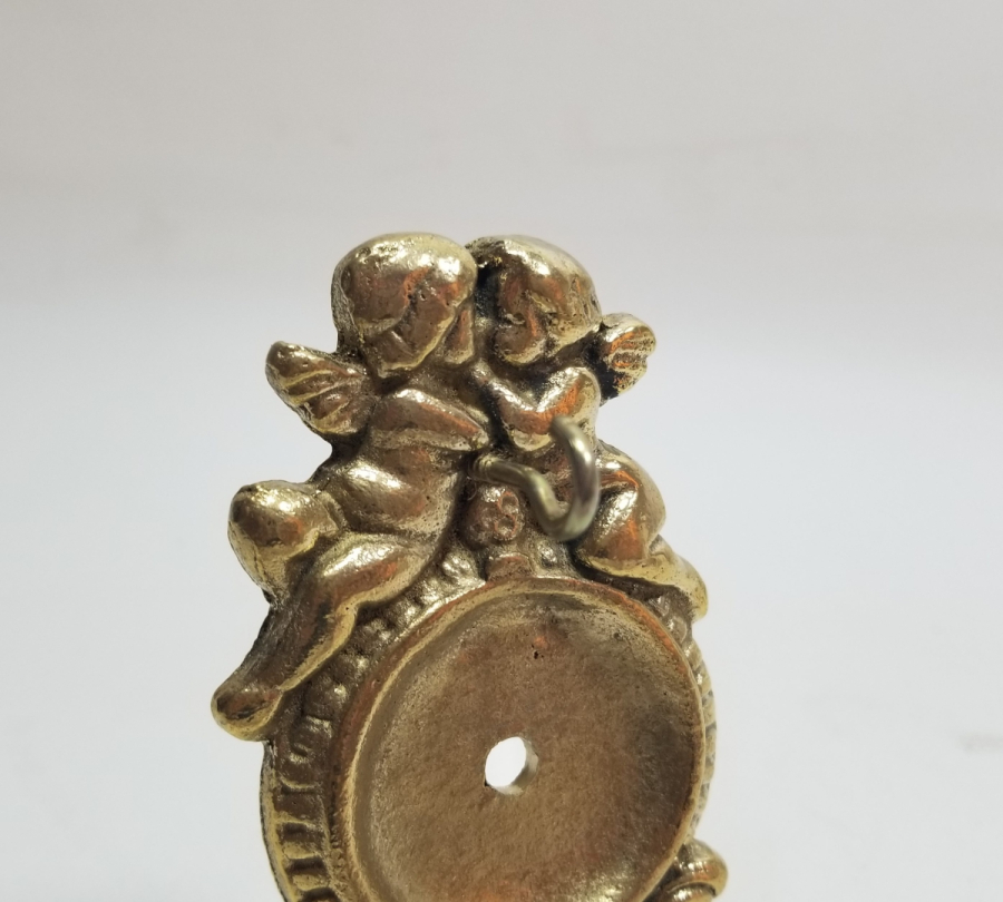 KABARTMA İŞÇİLİKLİ ANTİKA METAL SAAT STANDI