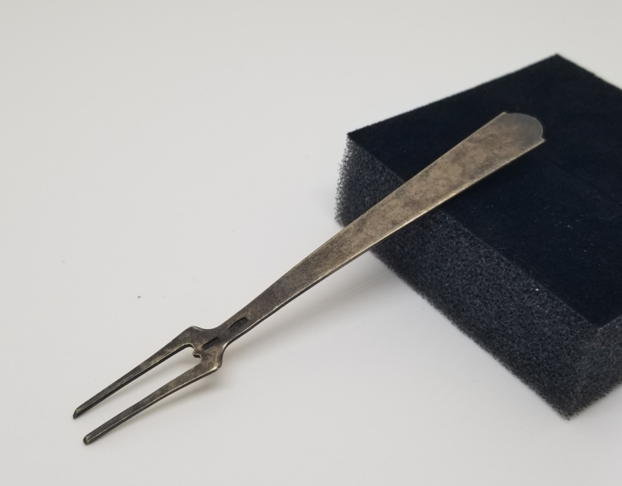 ORAK ÇEKİÇ DAMGALI ANTİKA MİNELİ RUS GÜMÜŞ PEYNİR ÇATALI