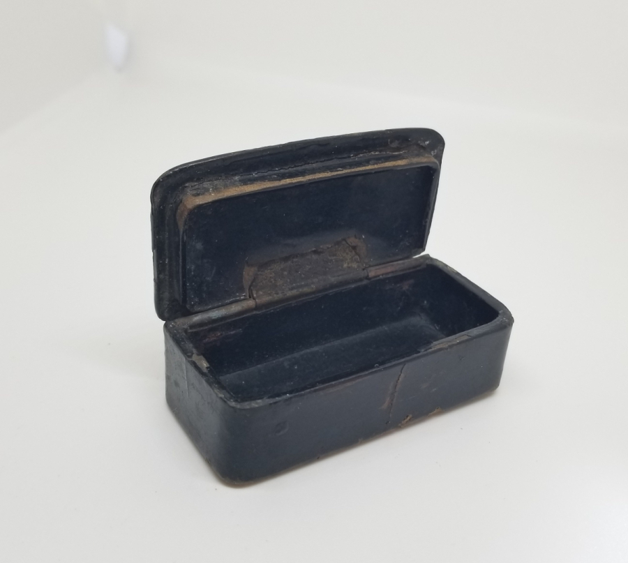 OSMANLI DÖNEMİ SEDEF İŞÇİLİKLİ PAPİER MACHE ENFİYE KUTUSU