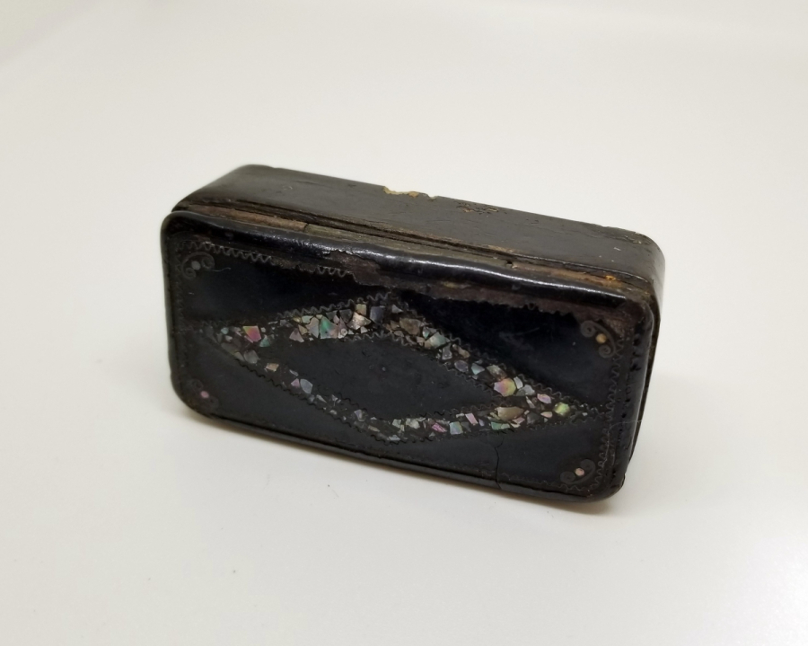 OSMANLI DÖNEMİ SEDEF İŞÇİLİKLİ PAPİER MACHE ENFİYE KUTUSU