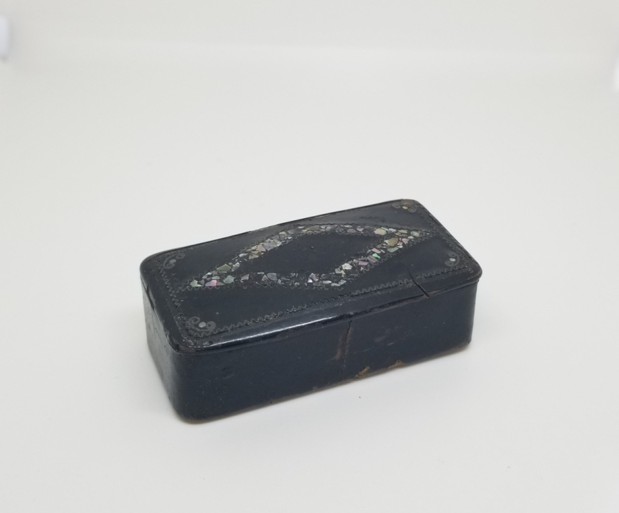 OSMANLI DÖNEMİ SEDEF İŞÇİLİKLİ PAPİER MACHE ENFİYE KUTUSU