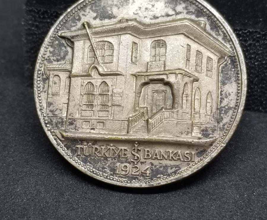 GÜMÜŞ KAPLAMA ANTİKA 50. YIL HATIRASI İŞBANKASI ANAHTARLIK