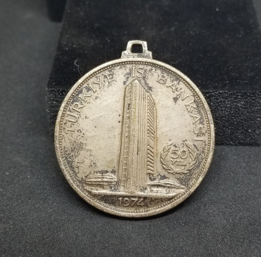 GÜMÜŞ KAPLAMA ANTİKA 50. YIL HATIRASI İŞBANKASI ANAHTARLIK