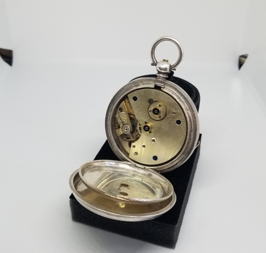 NADİR FORMDA GÜMÜŞ KASA İNGİLİZ YAPIMI KURMALI CEP SAATİ