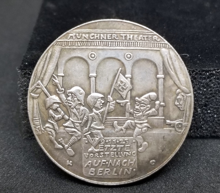 ÜZERİ GAMALI HAÇLI HATIRA GÜMÜŞ ANTİKA MADALYON