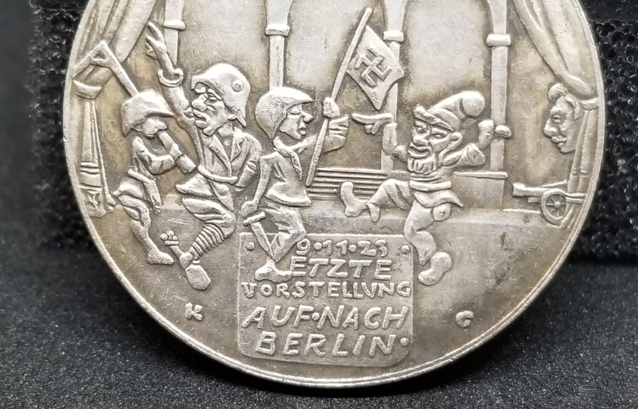 ÜZERİ GAMALI HAÇLI HATIRA GÜMÜŞ ANTİKA MADALYON