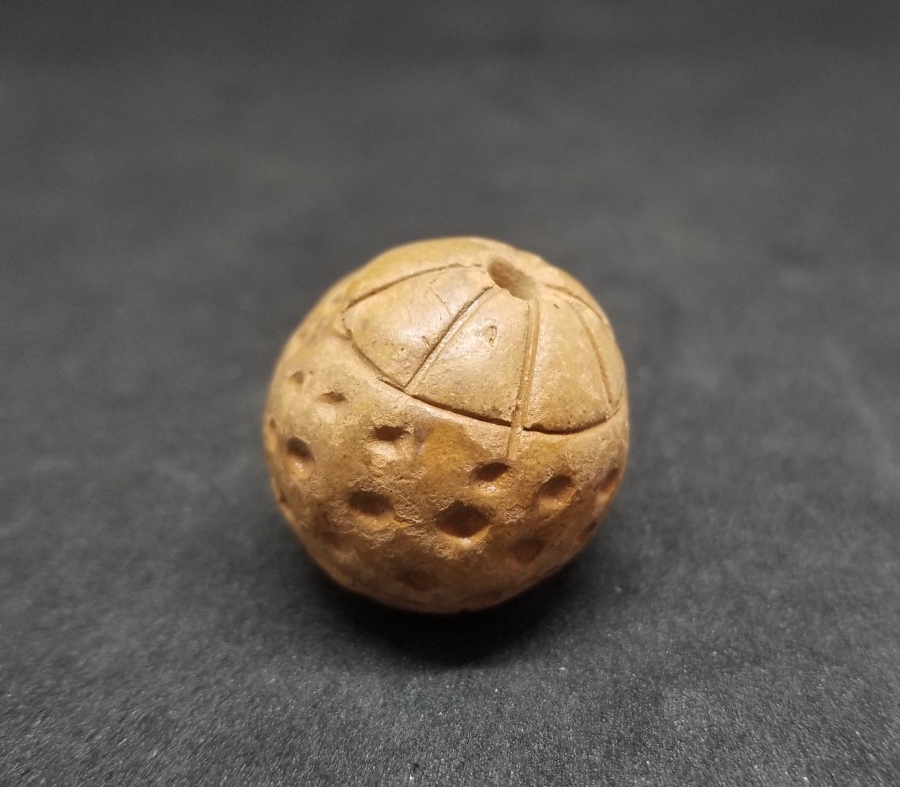 İKİ UCU DERVİŞ SİKKESİ FORMUNDA OSMANLI DÖNEMİ KABE TOPRAĞINDAN YAPILMIŞ TESPİH HABBESİ