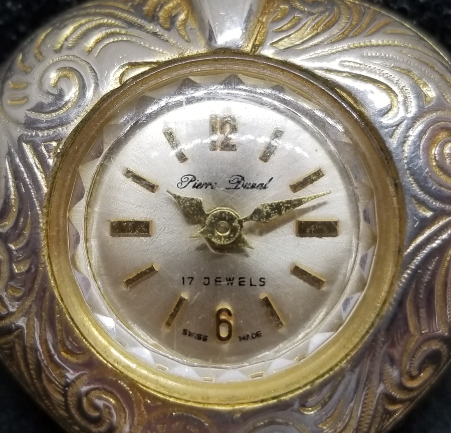 ALTIN KAPLAMA KABARTMA İŞÇİLİKLİ ÖZEL YAPIM KALP FORMLU KURMALI KOLYE SAAT