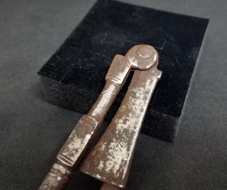 ÜZERİ YAZILI OSMANLI DÖNEMİ CEVİZ - FINDIK KIRACAĞI