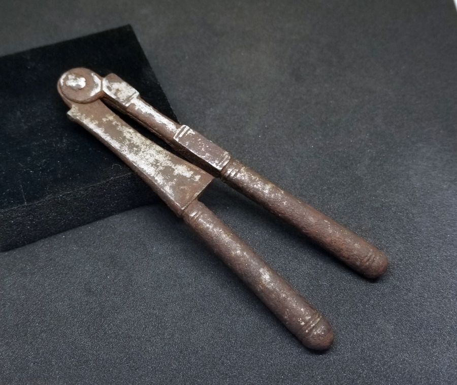 ÜZERİ YAZILI OSMANLI DÖNEMİ CEVİZ - FINDIK KIRACAĞI