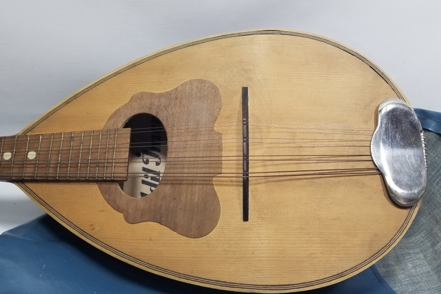 ORİJİNAL KILIFINDA ANTİKA MANDOLİN