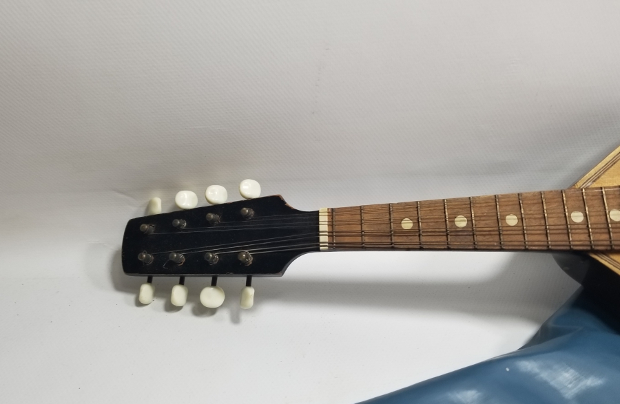 ORİJİNAL KILIFINDA ANTİKA MANDOLİN