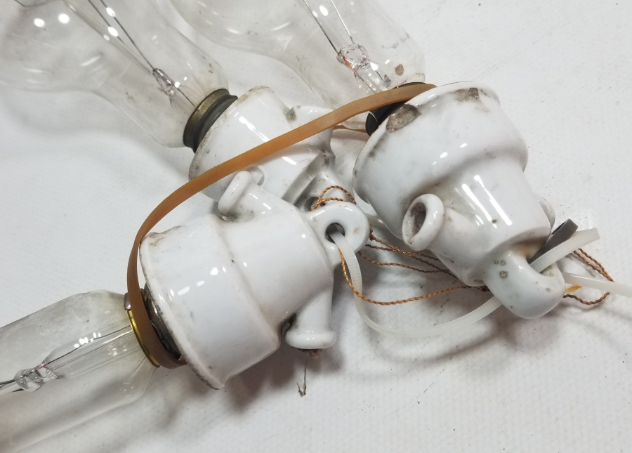 PORSELEN DUYLU ANTİKA LAMBA LOTU