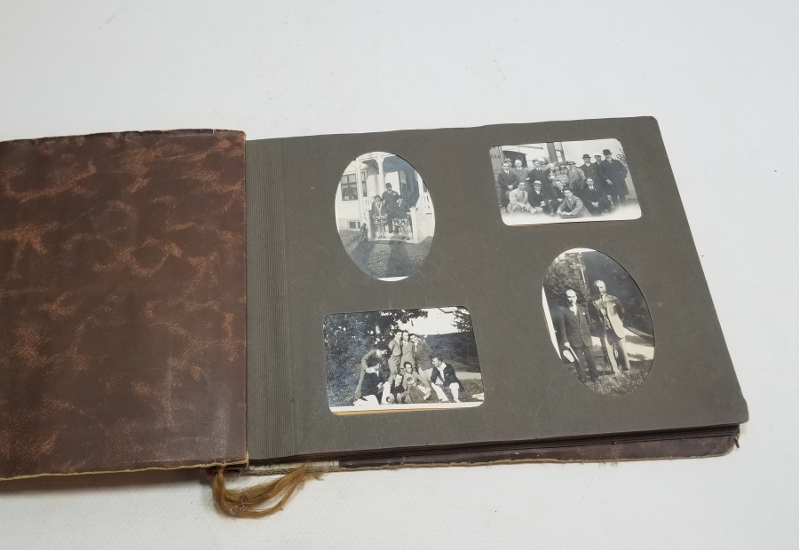 İÇİNDE SİYAH BEYAZ FOTOĞRAFLAR BULUNAN ANTİKA FOTOĞRAF ALBÜMÜ