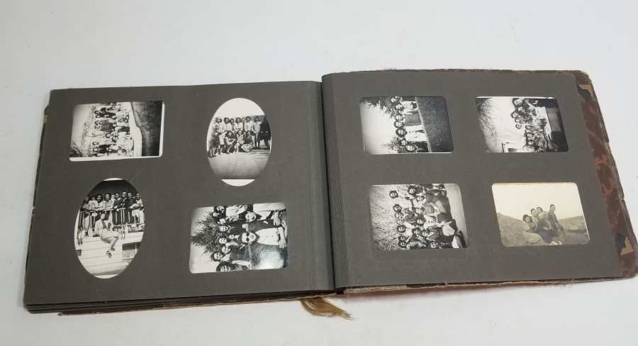 İÇİNDE SİYAH BEYAZ FOTOĞRAFLAR BULUNAN ANTİKA FOTOĞRAF ALBÜMÜ