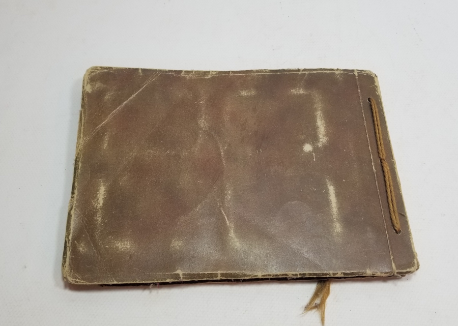 İÇİNDE SİYAH BEYAZ FOTOĞRAFLAR BULUNAN ANTİKA FOTOĞRAF ALBÜMÜ