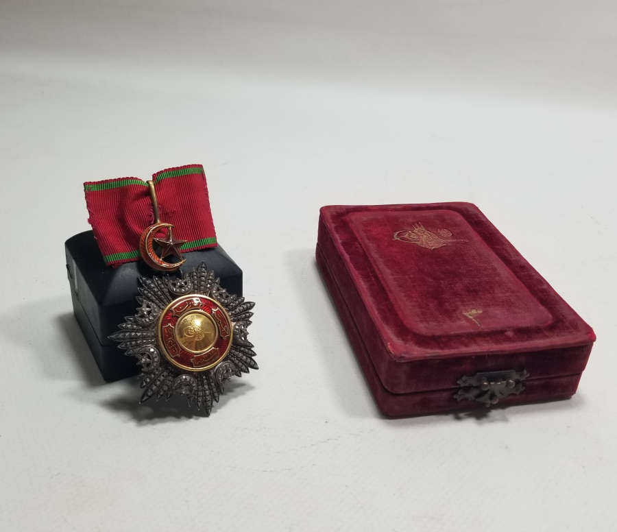 ORJİNAL KUTUSUNDA 3. DERECE MECİDİ NİŞANI