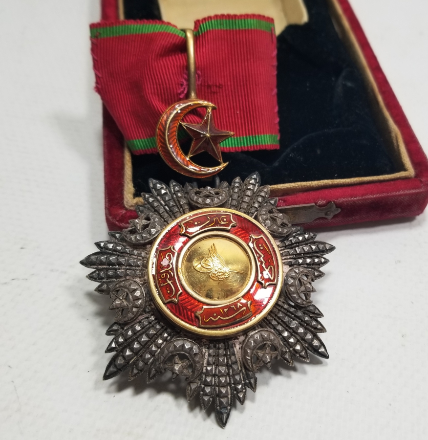 ORJİNAL KUTUSUNDA 3. DERECE MECİDİ NİŞANI