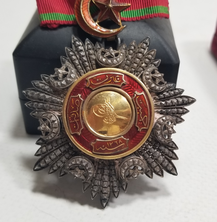 ORJİNAL KUTUSUNDA 3. DERECE MECİDİ NİŞANI