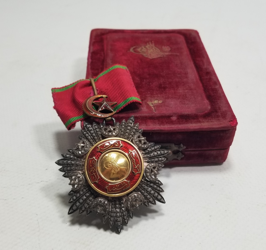 ORJİNAL KUTUSUNDA 3. DERECE MECİDİ NİŞANI