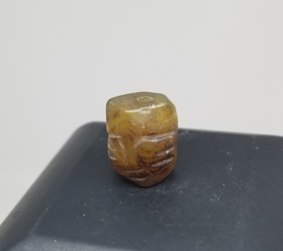 ÜZERİNDE SURET GÖRSELİ BULUNAN BÜYÜK BOY UZAKDOĞU YEŞİM KOLYE HABBESİ