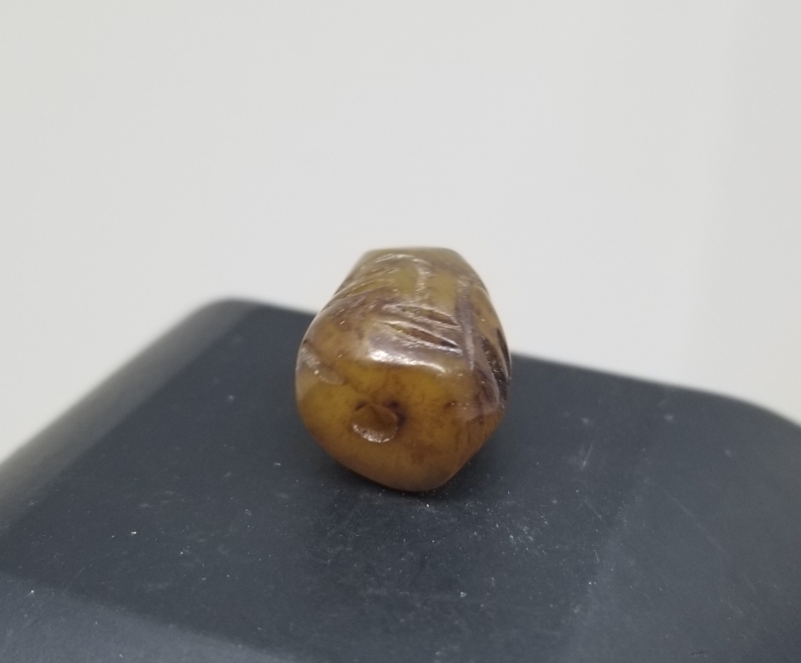 ÜZERİNDE SURET GÖRSELİ BULUNAN BÜYÜK BOY UZAKDOĞU YEŞİM KOLYE HABBESİ