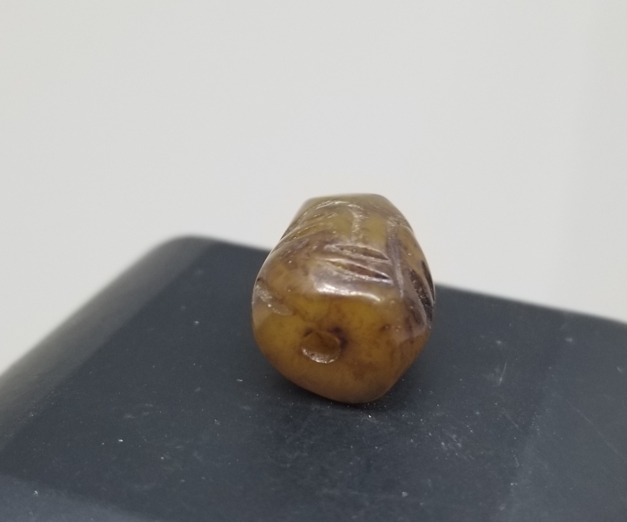 ÜZERİNDE SURET GÖRSELİ BULUNAN BÜYÜK BOY UZAKDOĞU YEŞİM KOLYE HABBESİ