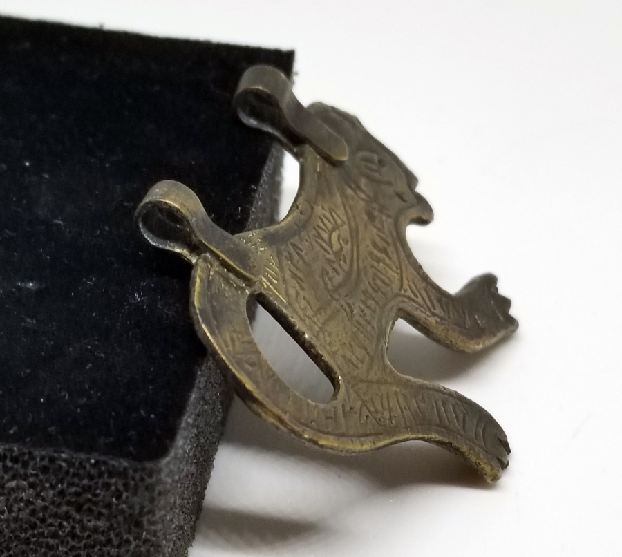 ASLAN FORMUNDA YAPILMIŞ ÜZERİ EBCEDLERLE BEZELİ ANTİKA TILSIM KOLYE