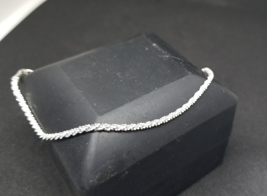 KABARTMA İŞÇİLİKLİ GÜMÜŞ BİLEKLİK