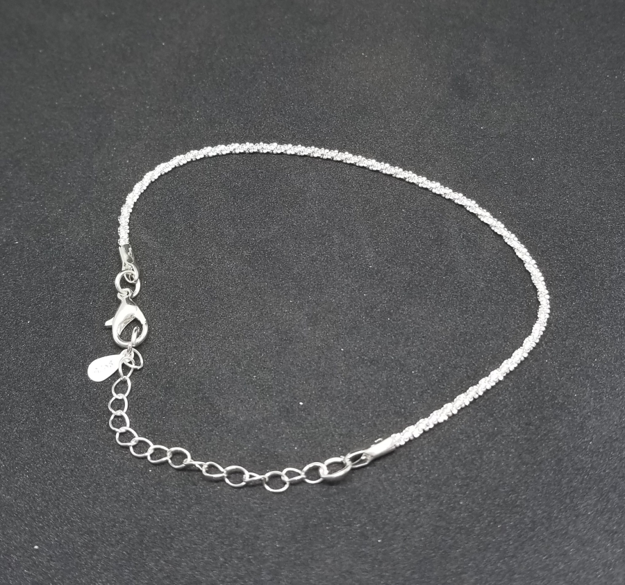 KABARTMA İŞÇİLİKLİ GÜMÜŞ BİLEKLİK