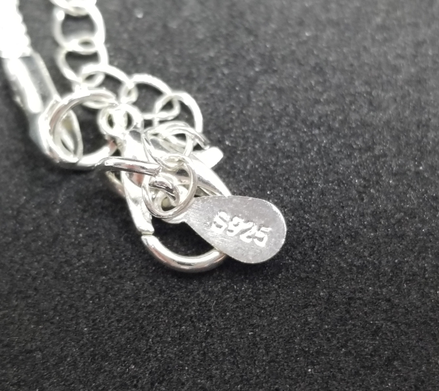 KABARTMA İŞÇİLİKLİ GÜMÜŞ BİLEKLİK