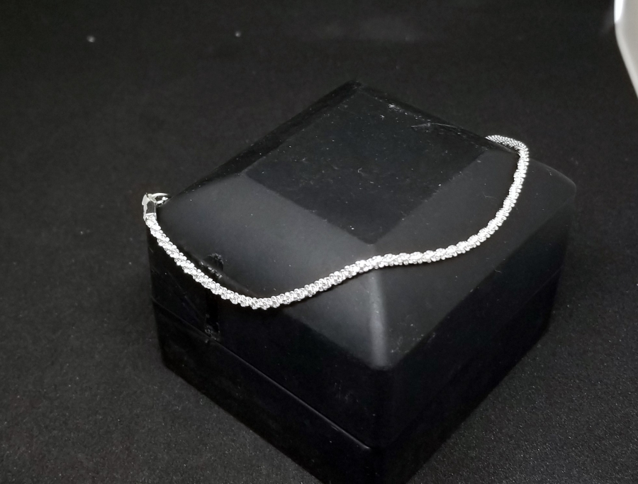 KABARTMA İŞÇİLİKLİ GÜMÜŞ BİLEKLİK