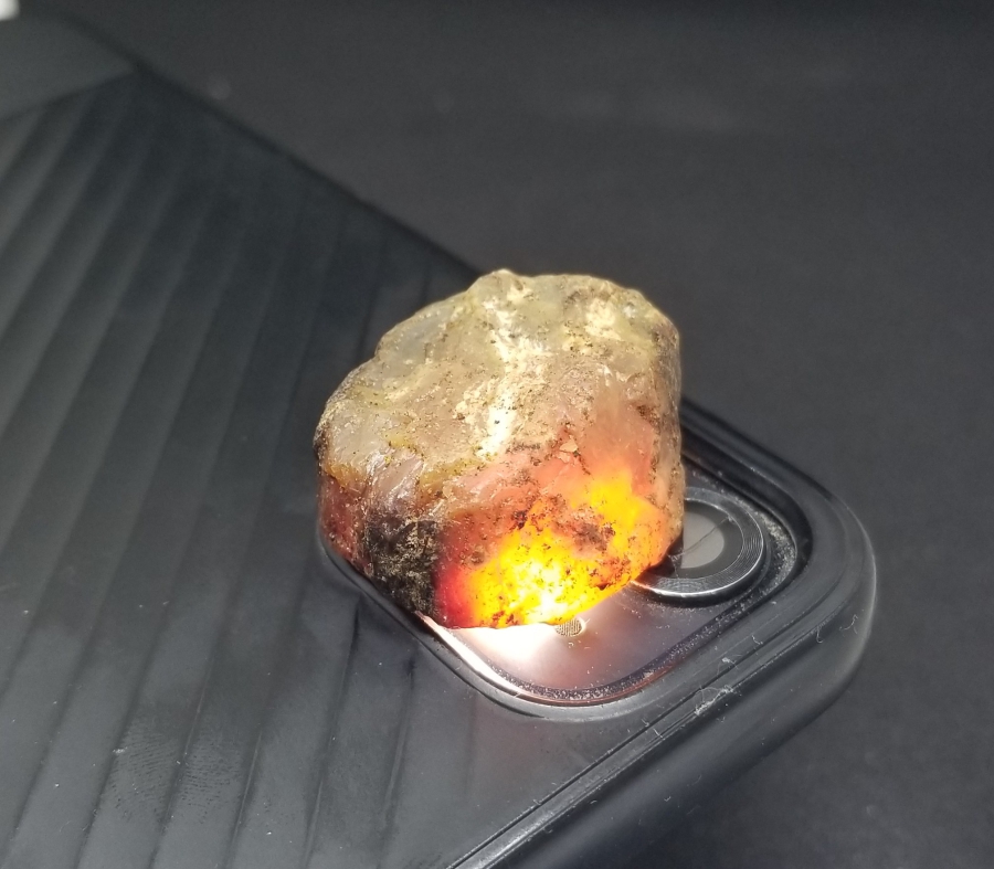 DAMLA KEHRİBARDAN YAPILMIŞ BROŞ