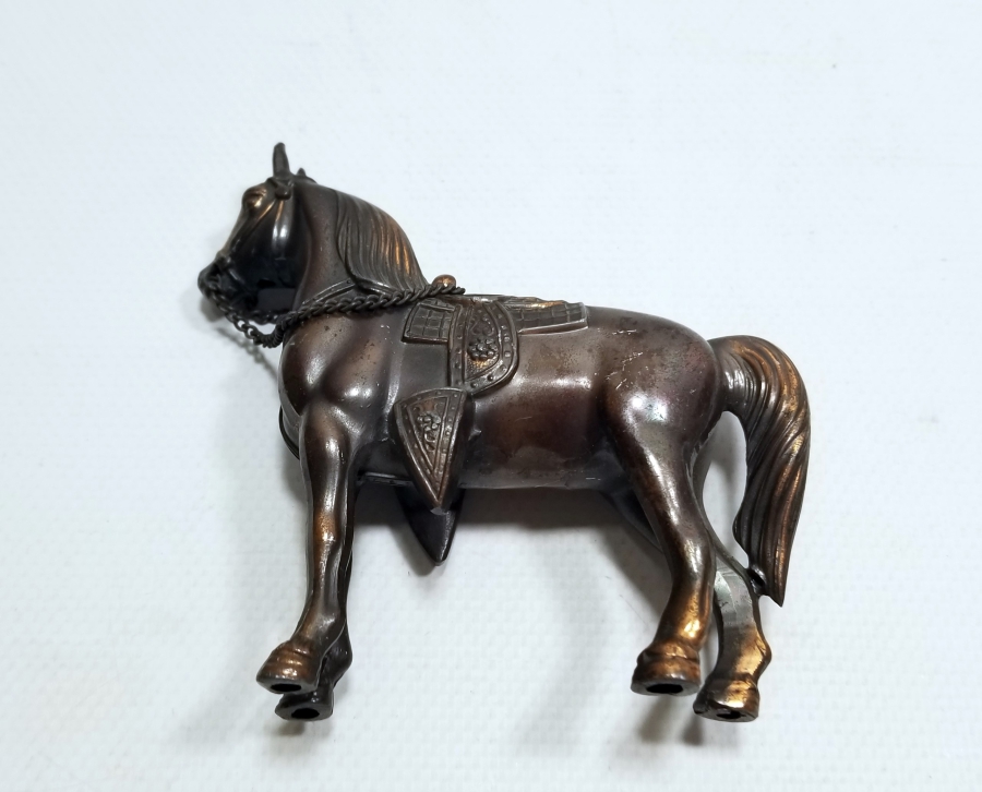 KABARTMA İŞÇİLİKLİ DEKORATİF PİRİNÇ AT FİGÜRÜ