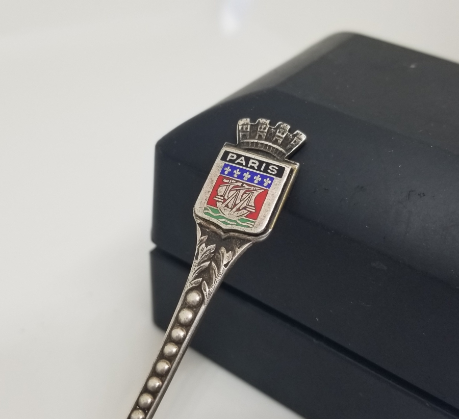 MİNE İŞÇİLİKLİ VE KABARTMA İŞÇİLİKLİ ANTİKA HATIRA GÜMÜŞ KAŞIK