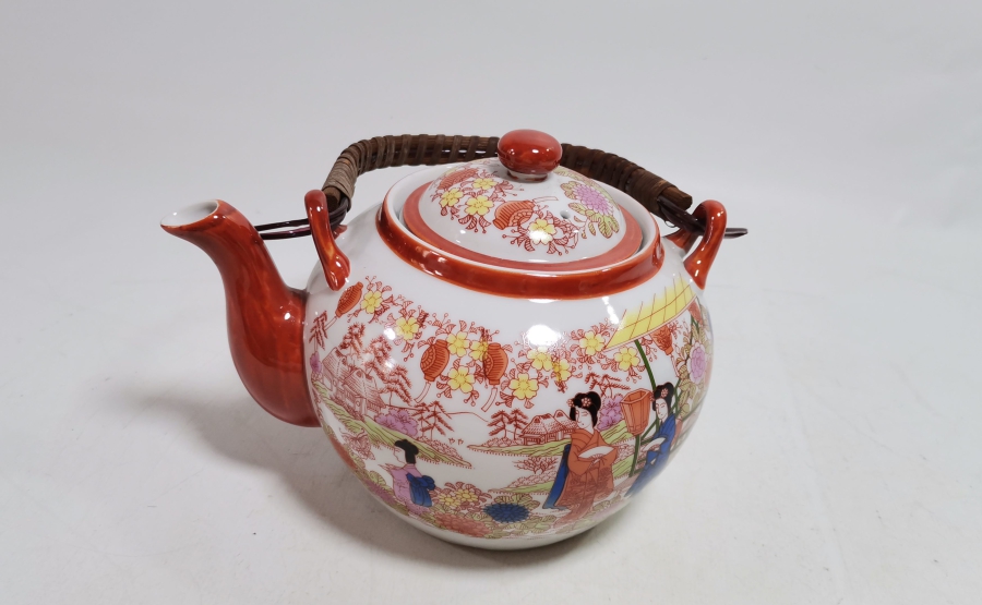 UZAK DOĞU YAPIMI ANTİKA PORSELEN ÇAYDANLIK