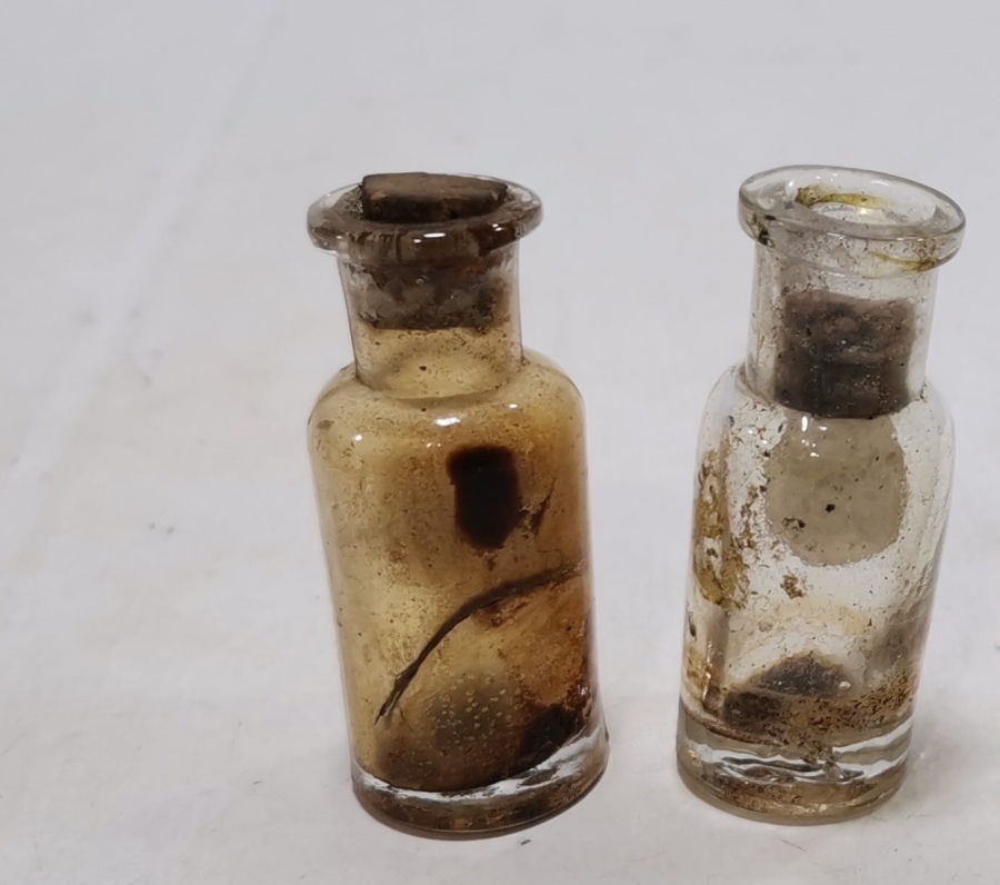 OSMANLI DÖNEMİ İKİ ADET ECZACI ŞİŞESİ LOTU