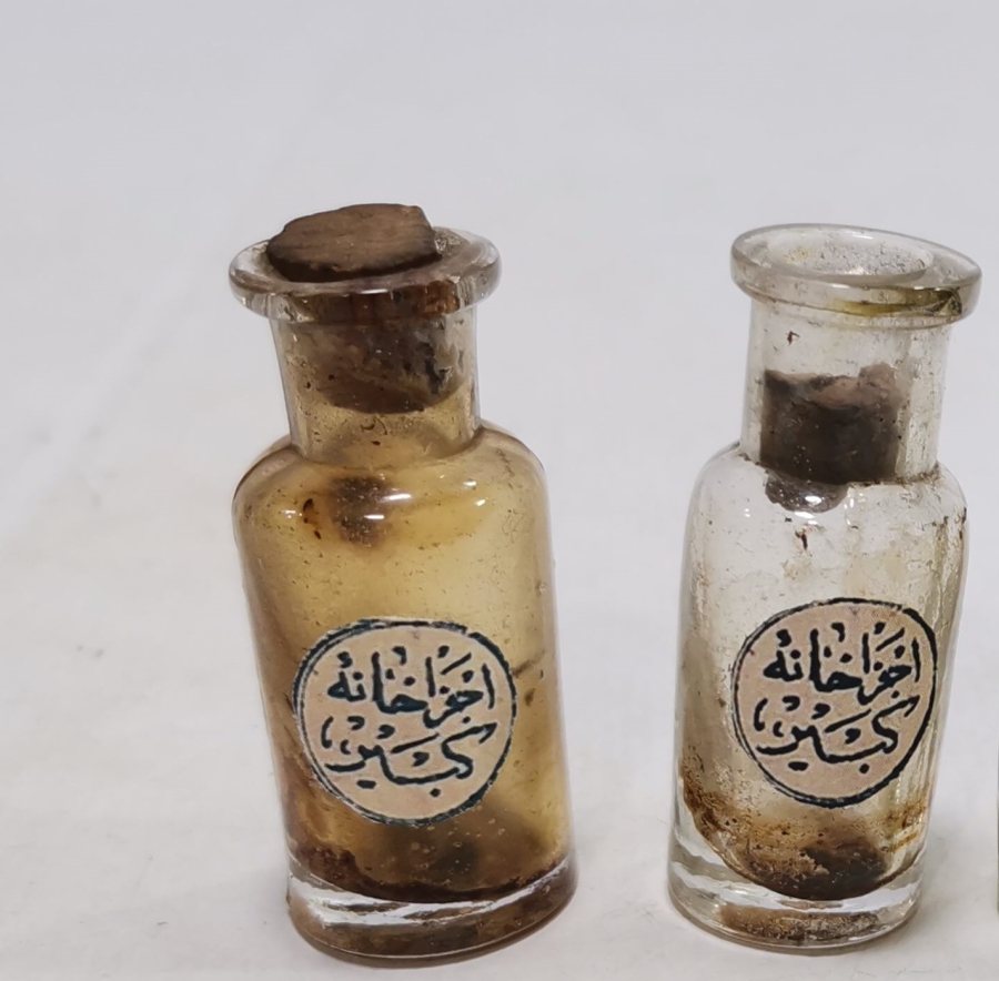 OSMANLI DÖNEMİ İKİ ADET ECZACI ŞİŞESİ LOTU