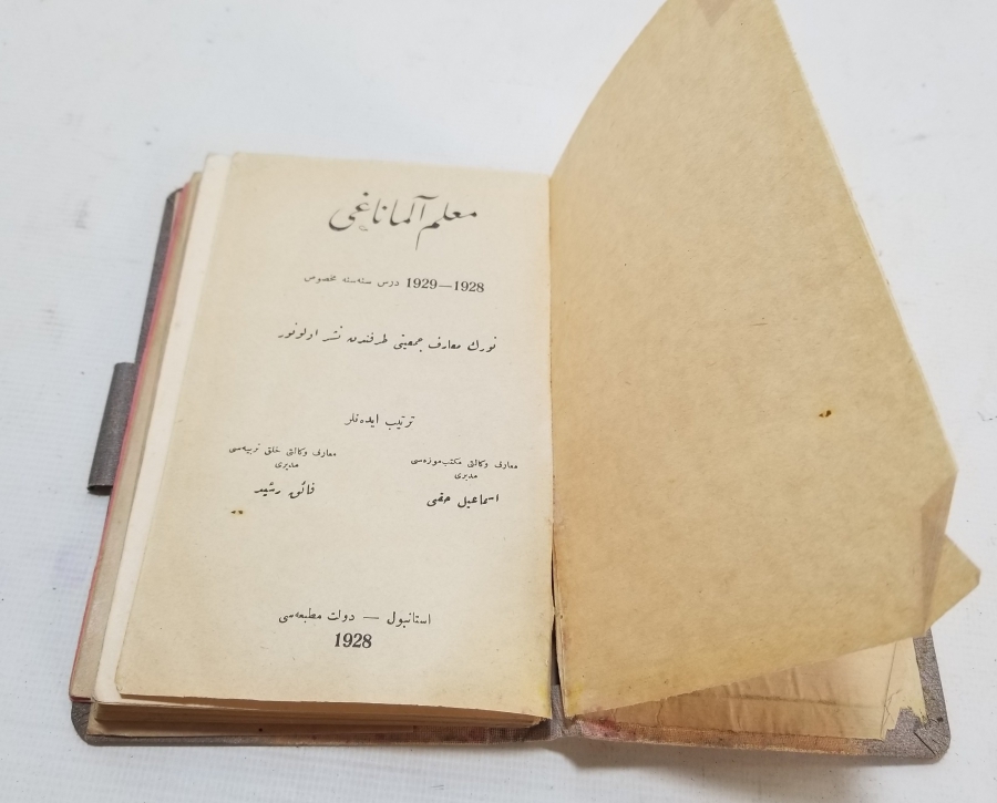 1928 TARİHLİ OSMANLICA VE LATİN HARFLERİYLE YAZILMIŞ ATATÜRK VE İSMET İNÖNÜ GÖRSELLİ CEP MUHTIRASI
