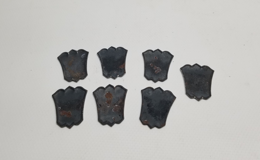 ÜZERİNDE ROMEN RAKAMLARI YAZILI MİNELİ ANTİKA OBJE LOTU