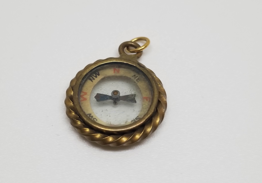 KOLYE FORMUNDA YAPILMIŞ ANTİKA PUSULA