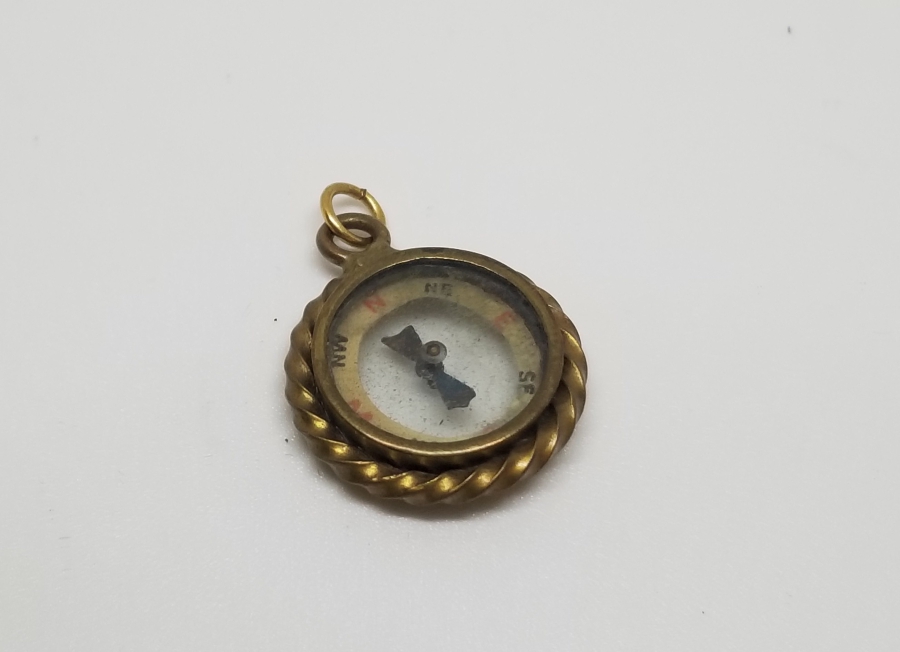 KOLYE FORMUNDA YAPILMIŞ ANTİKA PUSULA