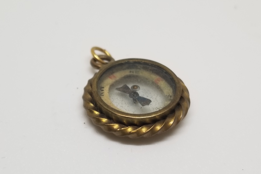 KOLYE FORMUNDA YAPILMIŞ ANTİKA PUSULA