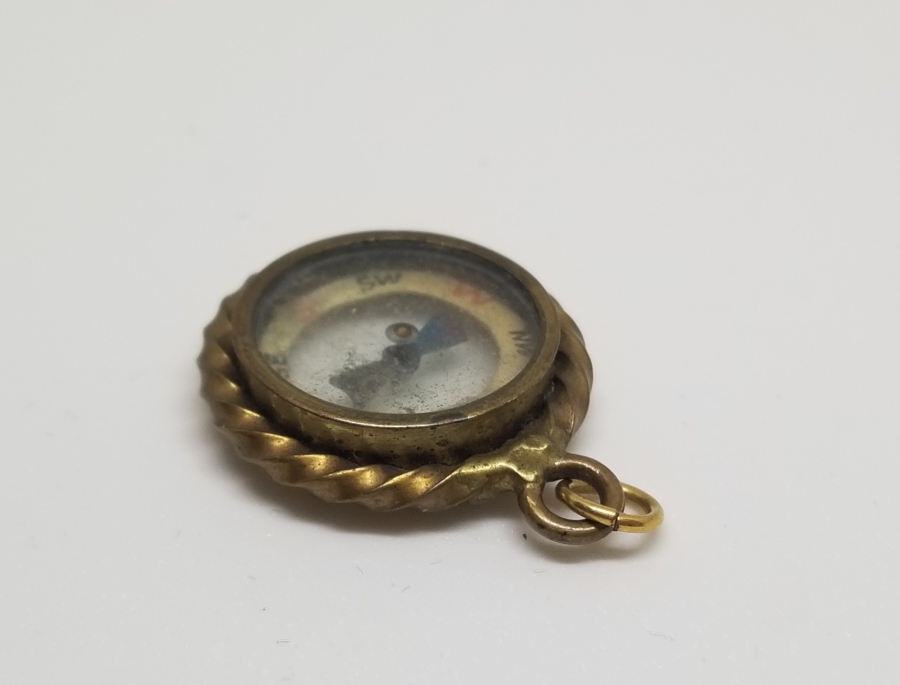 KOLYE FORMUNDA YAPILMIŞ ANTİKA PUSULA