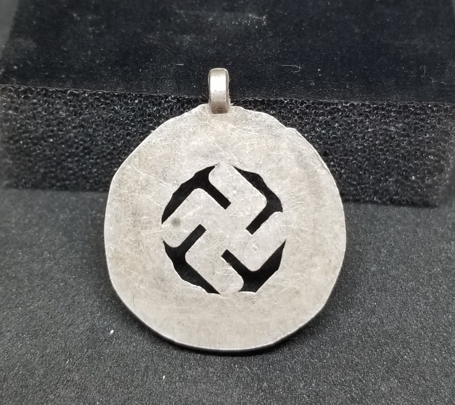 2. DÜNYA SAVAŞI DÖNEMİ ÜZERİ GAMALI HAÇLI NADİR GÜMÜŞ KOLYE