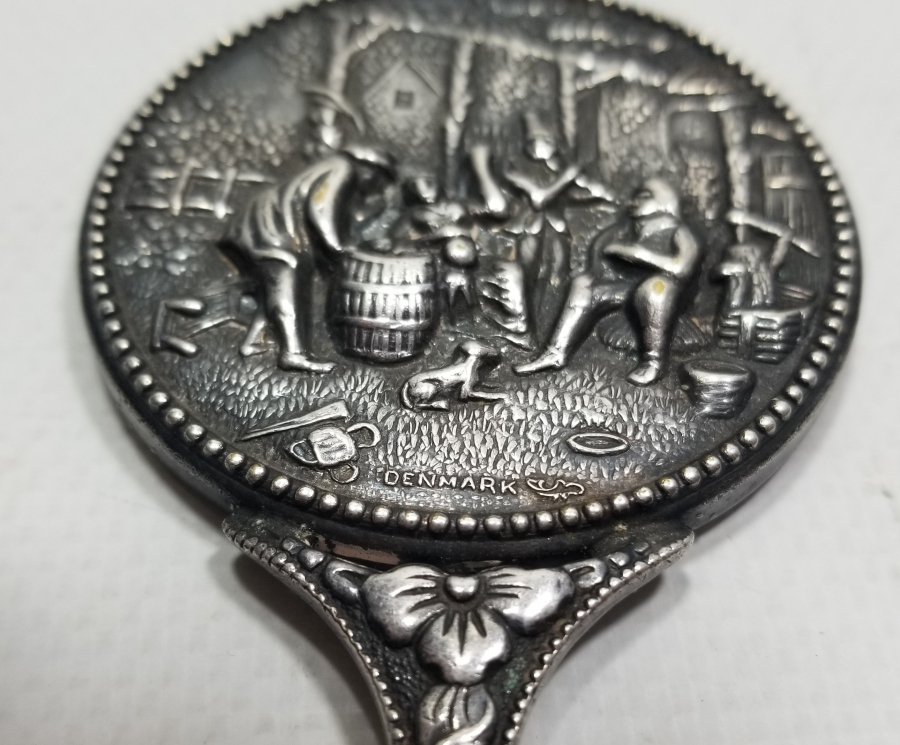 KABARTMA İŞÇİLİKLİ DANİMARKA YAPIMI ANTİKA GÜMÜŞ EL AYNASI