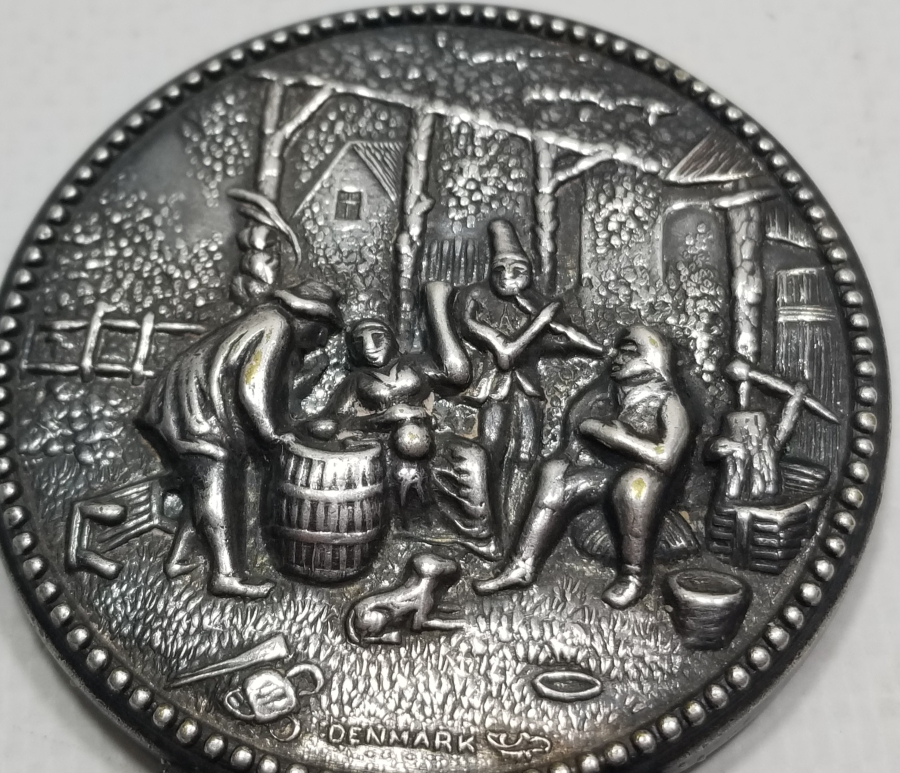 KABARTMA İŞÇİLİKLİ DANİMARKA YAPIMI ANTİKA GÜMÜŞ EL AYNASI